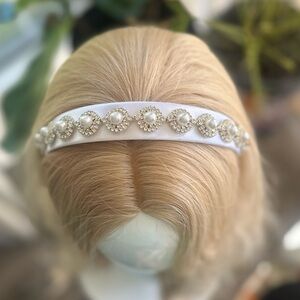 Bridal elegant rhinestone and pearl headband